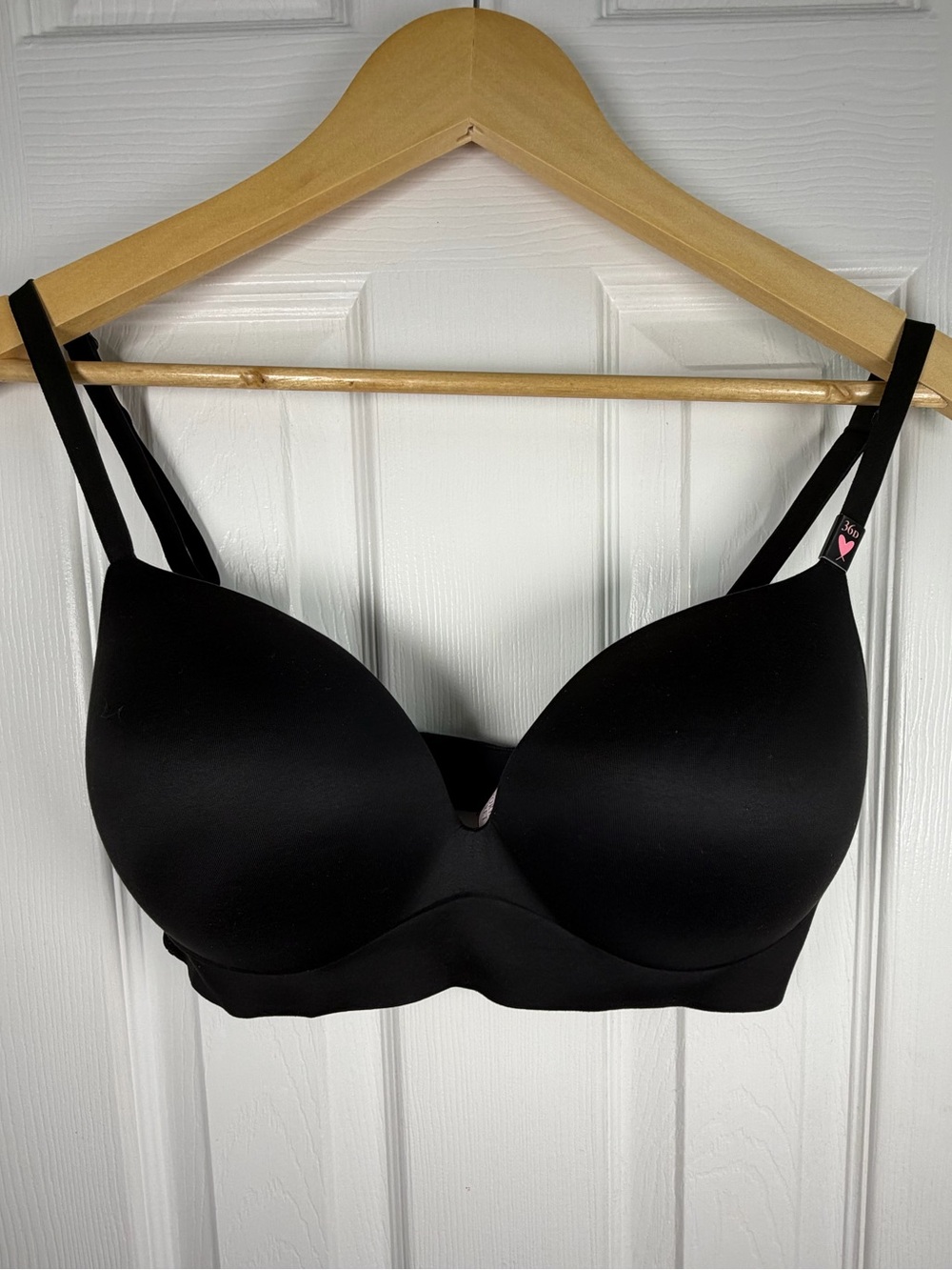 Victoria’s Secret Incredible Bra 36D Black Padded Wireless Smooth Seamless